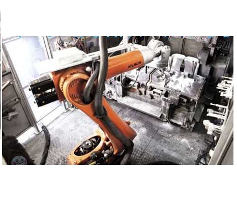 BMW 使用 KR 210 R3100 F 機(jī)器人清潔鑄件硬模